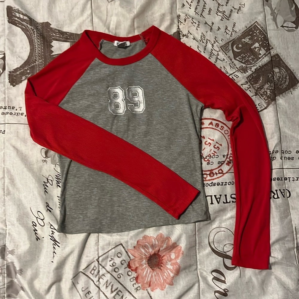 Grey and red top, brand rue21, size: M